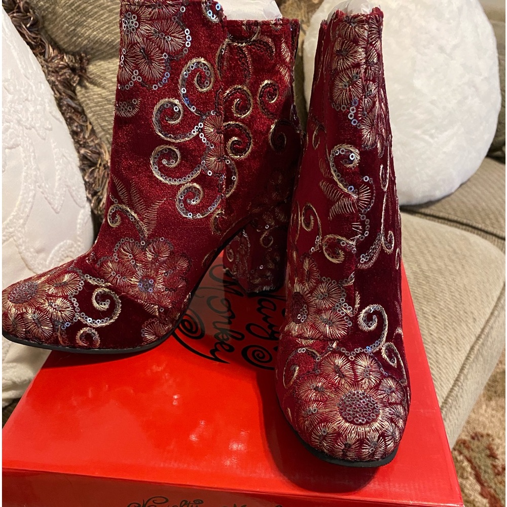 Naughty Monkey bootie sz 6.5 Burgundy